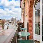 High-end 75m2 - Place Morny * Deauville