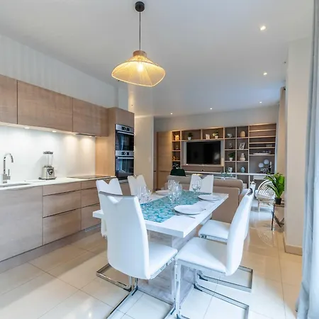 High-end 75m2 - Place Morny