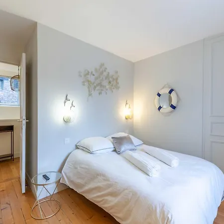 High-end 75m2 - Place Morny *