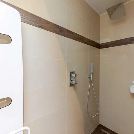 High-end 75m2 - Place Morny