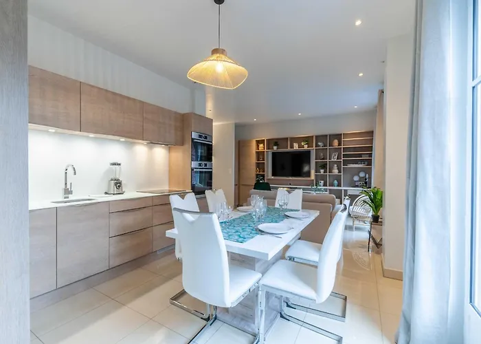 High-end 75m2 - Place Morny