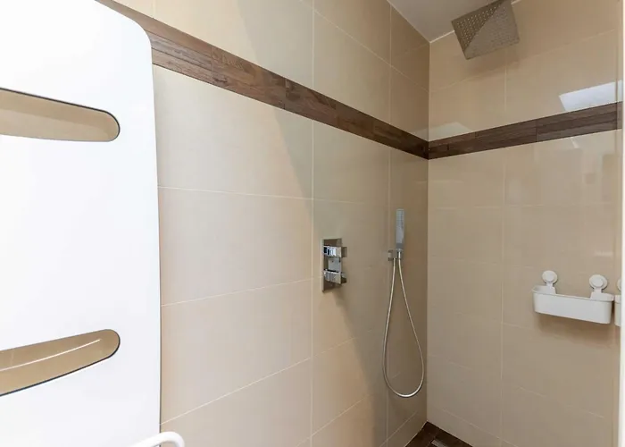 High-end 75m2 - Place Morny Daire *