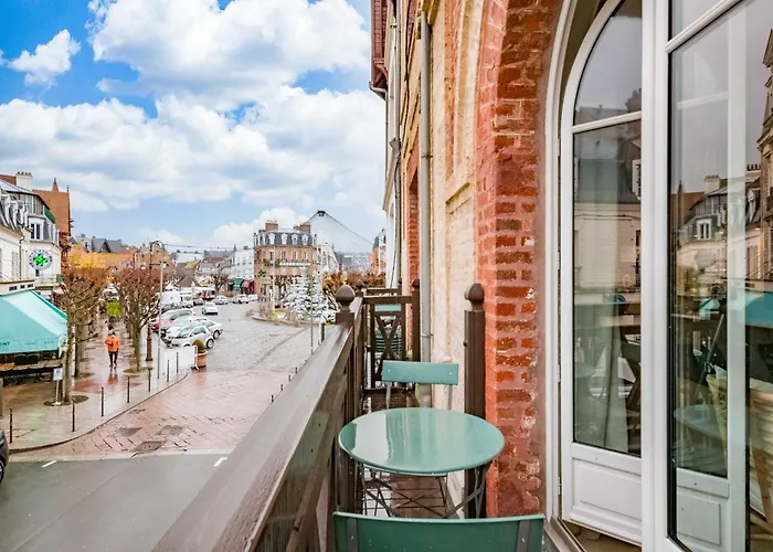 High-end 75m2 - Place Morny Daire