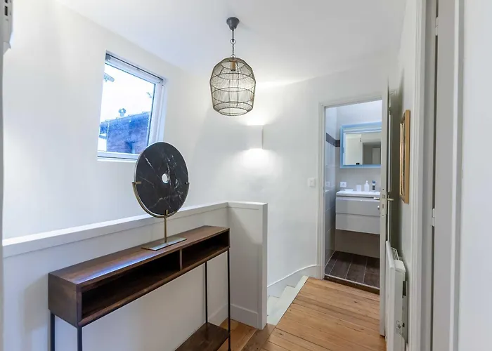 High-end 75m2 - Place Morny *