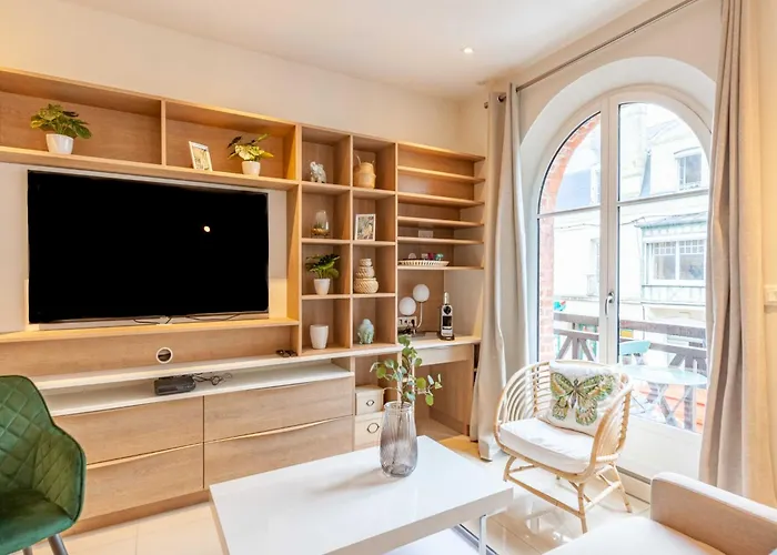 High-end 75m2 - Place Morny